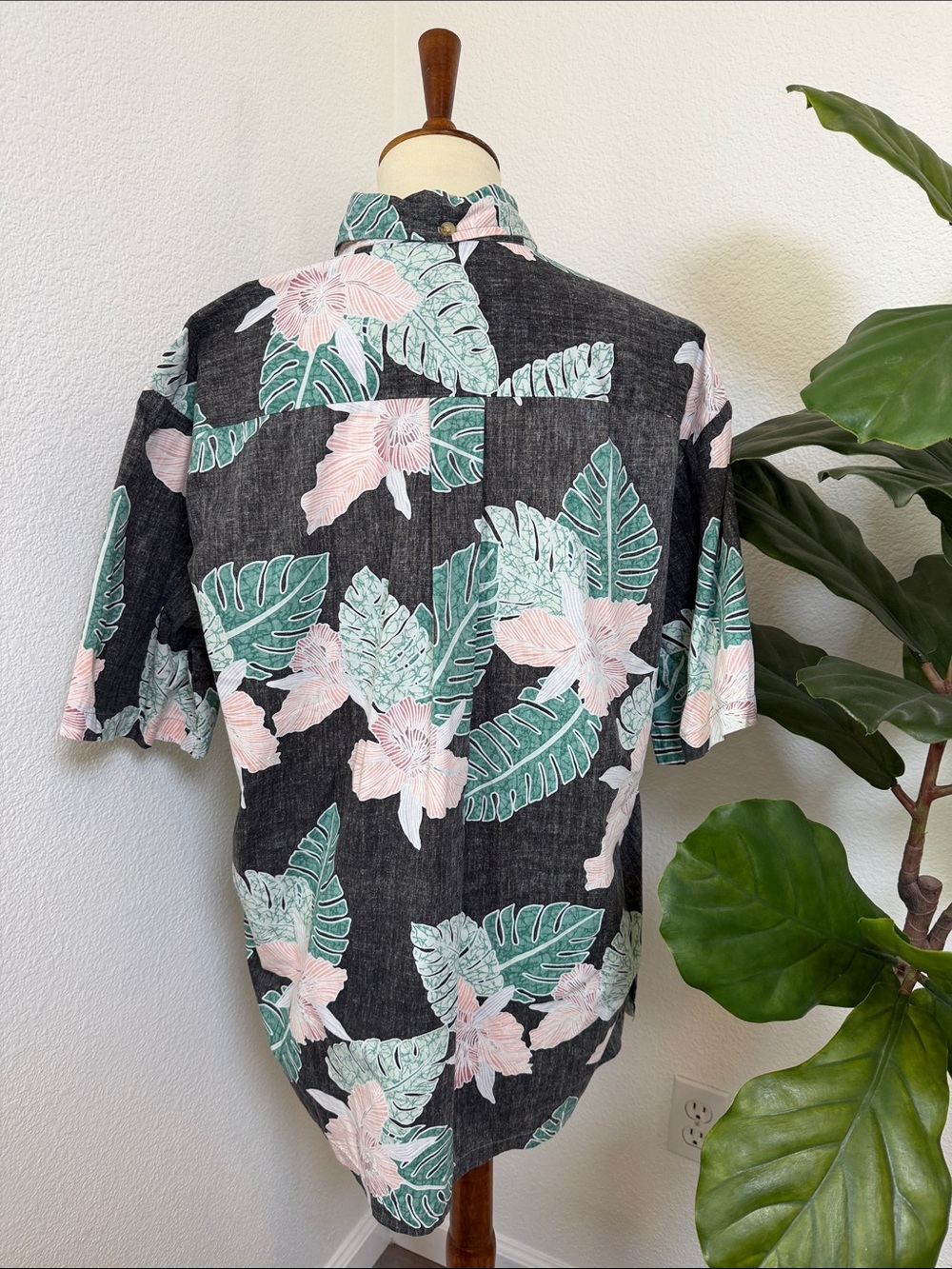 Men's Aloha Button Front Shirt - Picture 5 of 7